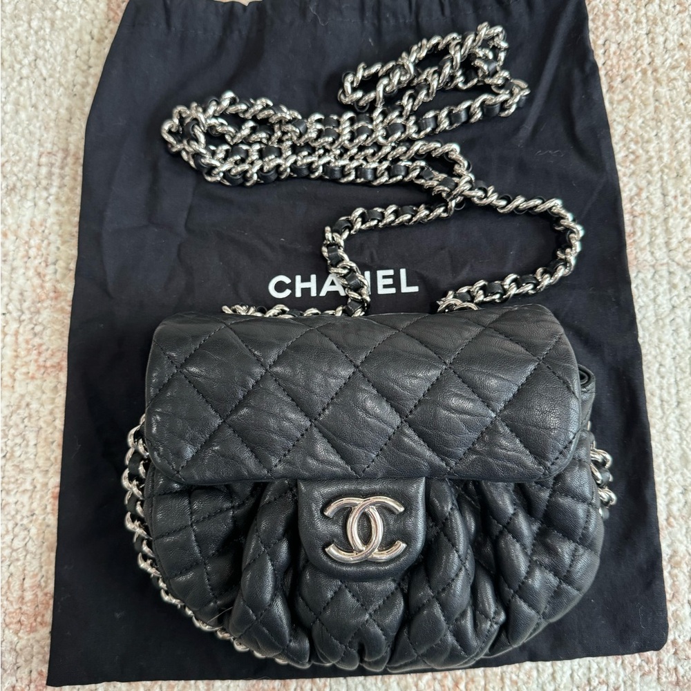 CHANEL Washed Quilted Lambskin Leather Mini Chain Around Messenger Bag Black